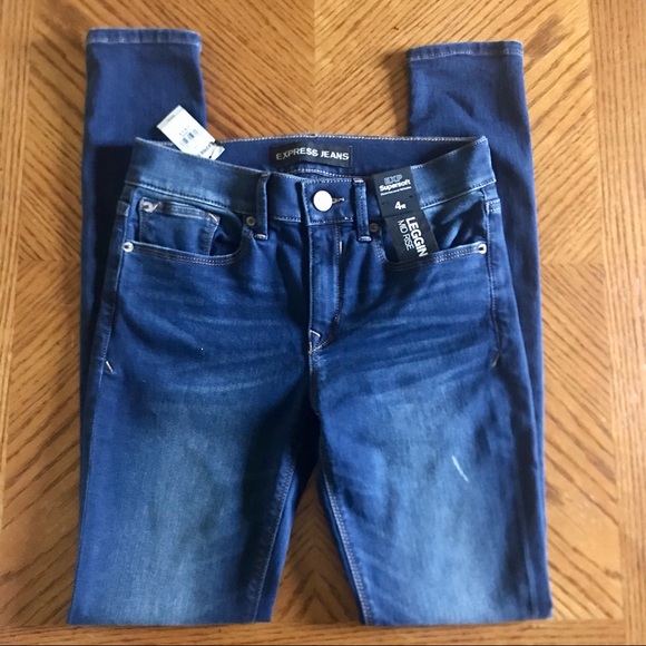Express Denim - EXPRESS MID RAISE JEANS.